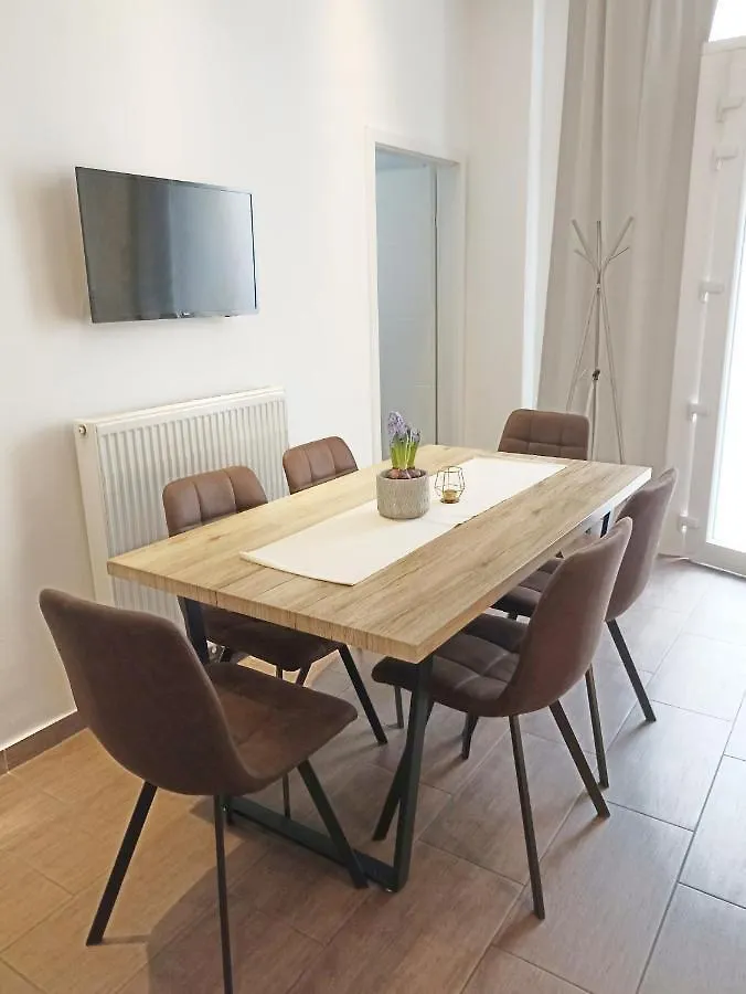 Spacious 3-Bedroom Apartment In City Centre Vienna